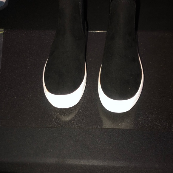 Cushionaire Ramona Sneaker Bootie 7.5 - Picture 4 of 7